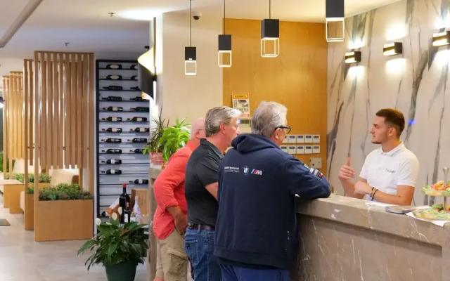 Hotel Triumf Shengjin