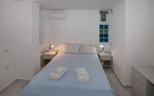Villa Dream View in Theologos by GHH