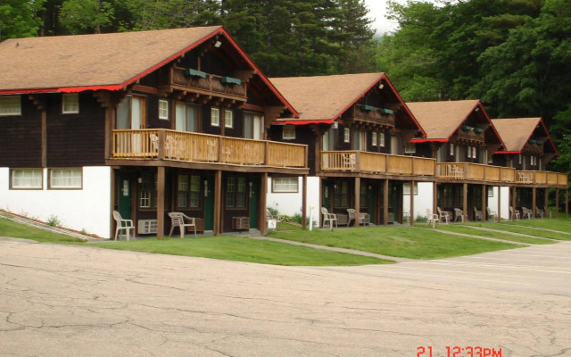 Swiss Chalets Village Inn