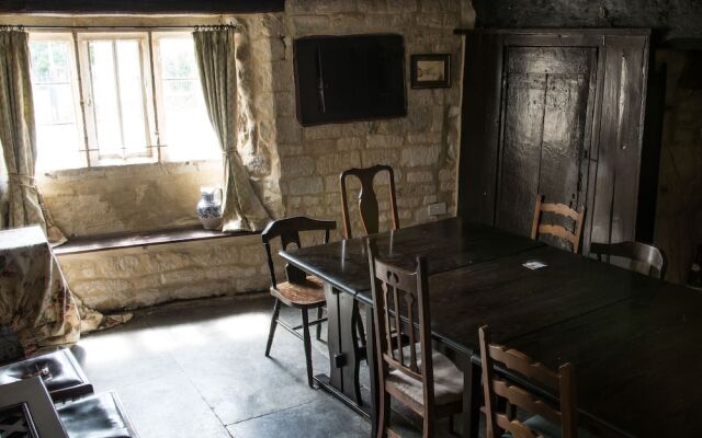 The Fox & Hounds Inn