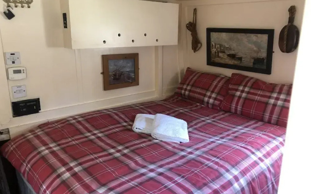 The Cru Houseboats