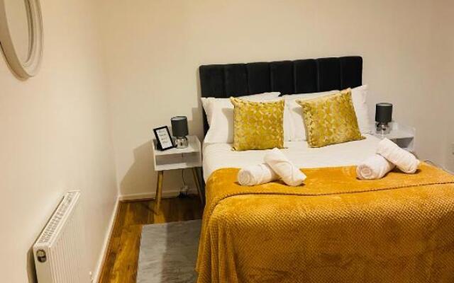 Cheerful home near City Centre,Station& RaceCourse