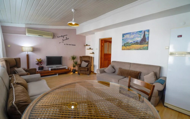 Serene and Central Flat With Balcony in Muratpasa