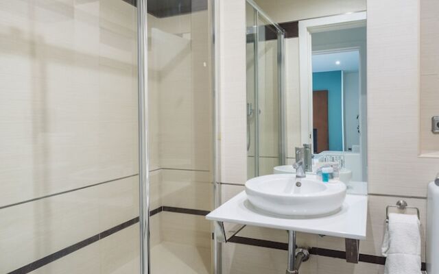 Отель limehome Madrid Calle de la Paloma