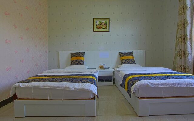Lijiang Airport Yijia Hotel