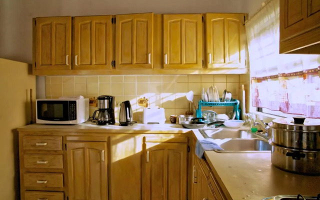 Tropical Breeze Guest House
