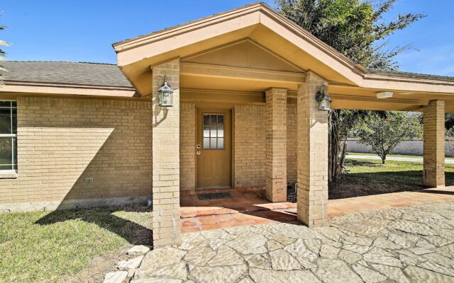 Pool & Game Room: Waterfront Harlingen Home