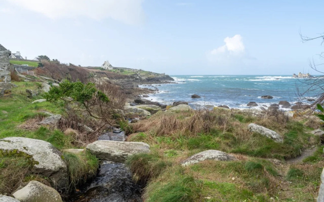 Small Cocoon for 2 by the sea