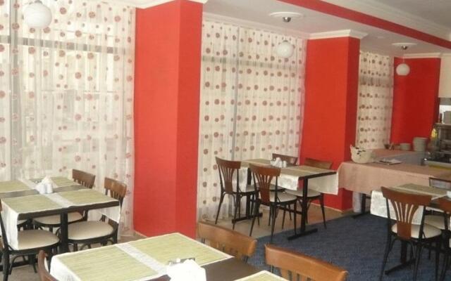 Status Hotel