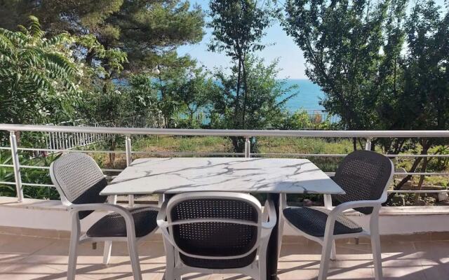 Bral Currila Peaceful Beachfront Apt