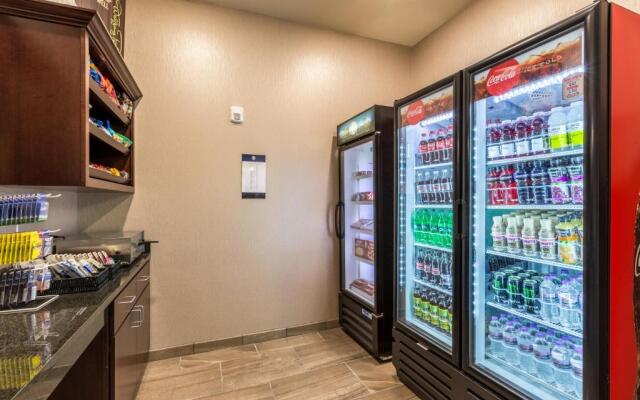 Cobblestone Hotel & Suites - Hartford