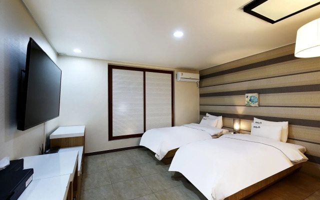 White Tourist Hotel