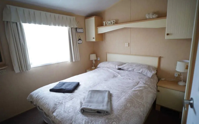Pets Stay Free 3 Bedroom Caravan at Heacham Beach