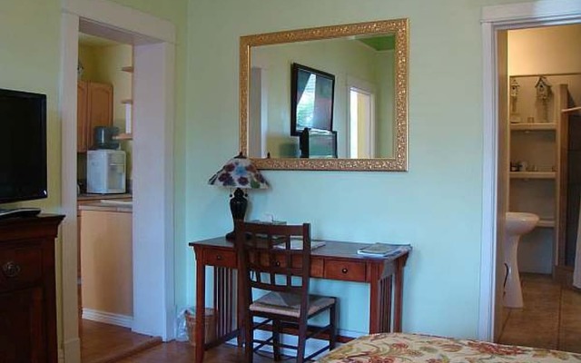 The Big Blue House - Tucson Boutique Inn