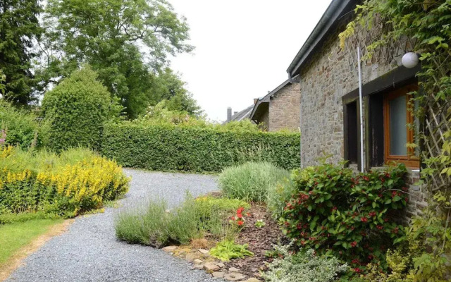 Charming Holiday Home in Halleux with Garden