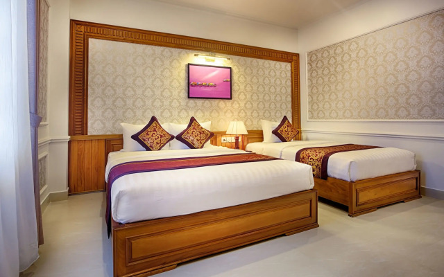 Riverside Hotel