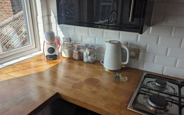 Stylish Studio, Central Bexhill, Home Comforts