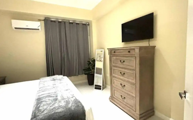One Bedroom City Apartment with Pool