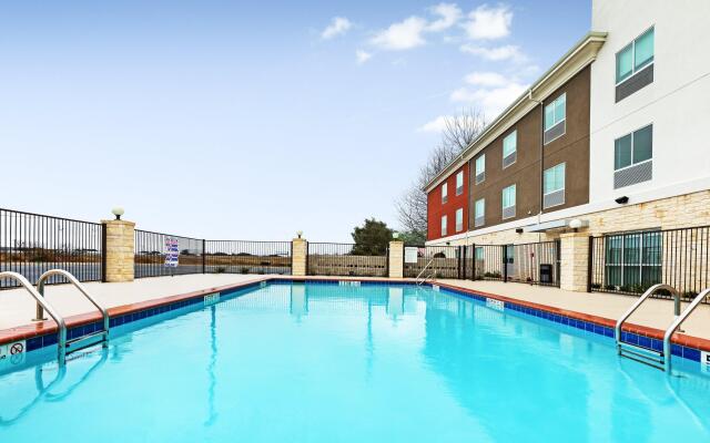 Holiday Inn Express And Suites Junction by IHG