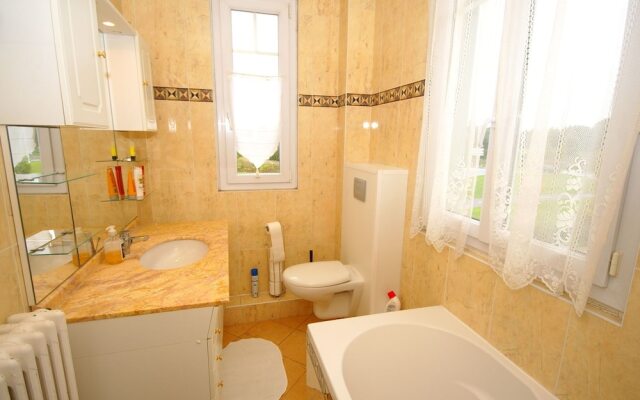 Lovely Child-friendly Villa in Bayeux