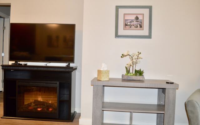 Cozy Creekside Renovated Condo