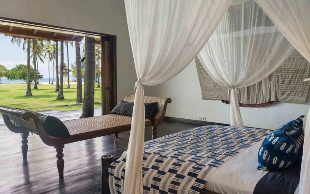 Sira Beach House
