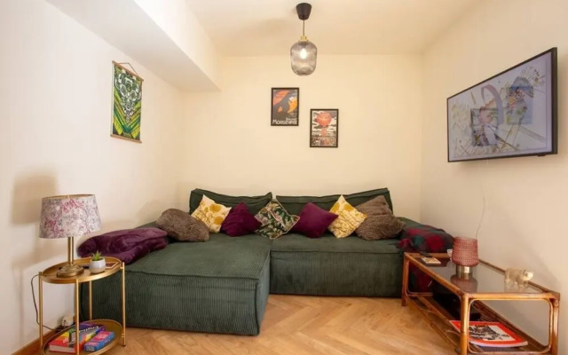 Alegr0 · 60s Chic Central Apartment w/ Garden