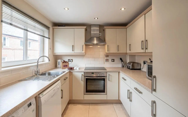 4 Crambeck Court