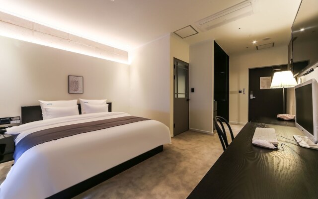 The Point Hotel - Myeongji