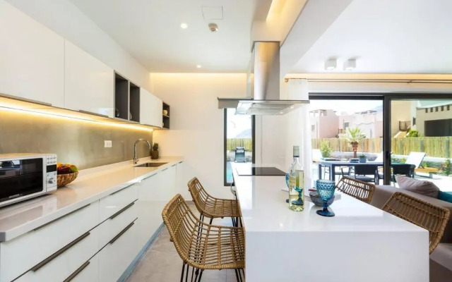 Villa Daphne-Naiades/ 2 bedrooms,luxury,beachfront