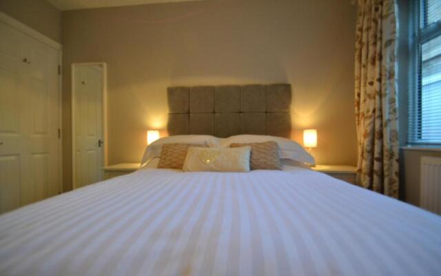 Charming 1 bed riverside apartment