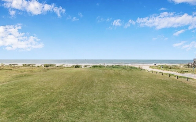 Sandy Orchid Lodge by RedAwning