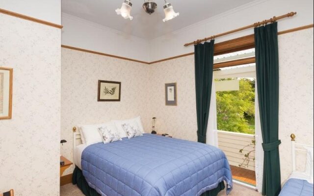 Sussex House Bed & Breakfast