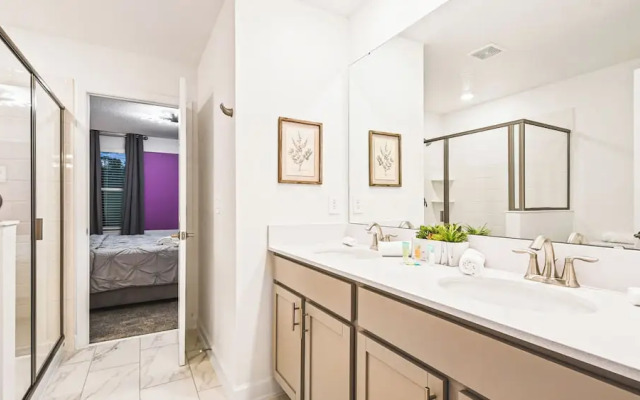 Themed Rooms & Pool in Storey Lake Resort