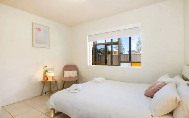 Modern 2 Bedroom Ground Floor Beach Pad In Coolangatta