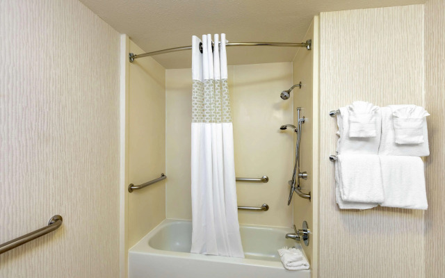 Hampton Inn & Suites Austin-Airport