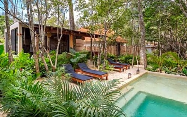 Mayur Tulum