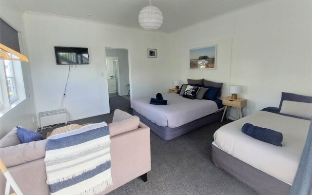 Surf N Stay Whangamata - Hostel