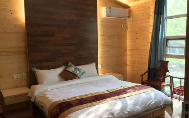 Lanrenyuanlin Hotspring Wooden House