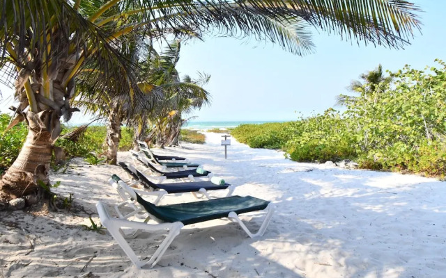 Arena y Mar Beachfront House, El Cuyo by The Spot Rentals