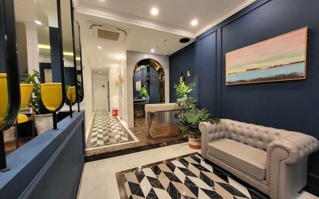 Louis Mo Apartment