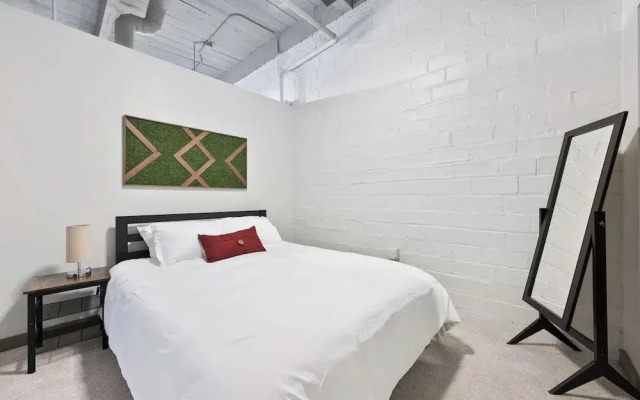 2125 Superior Living