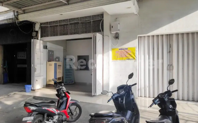 Ada Guest House near RS Methodist Medan RedPartner