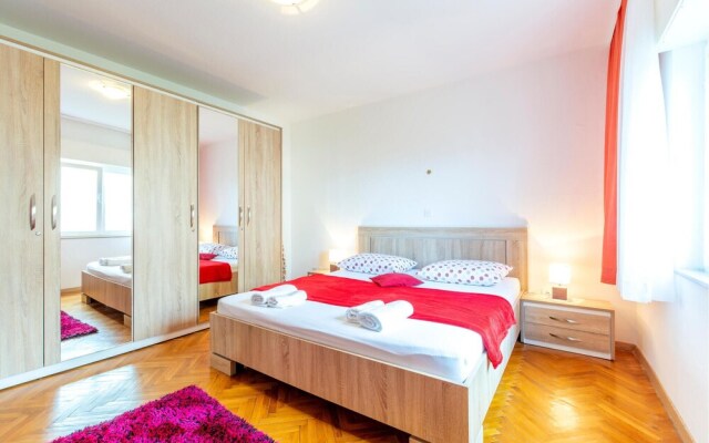 Stunning Apartment in Duce With Wifi and 1 Bedrooms