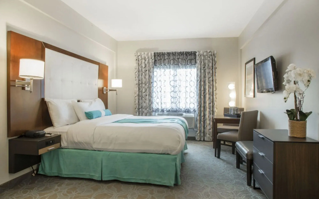 Aqua Blue Hotel