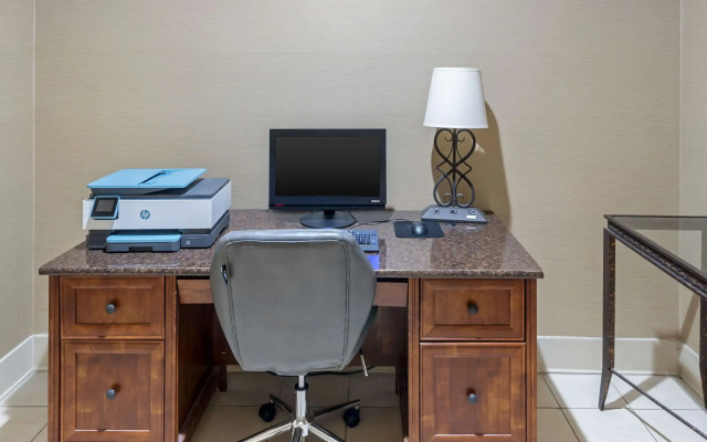 Comfort Suites Normal University area