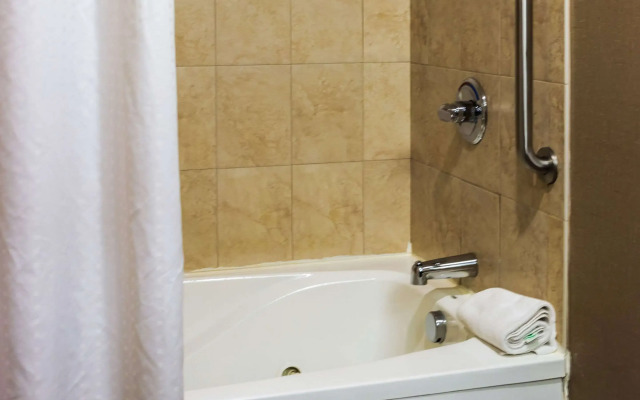 Comfort Inn & Suites Plainville-Foxboro