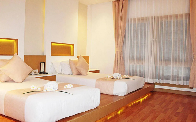 Iyara Beach Hotel And Plaza