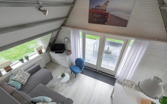 Relaxing Home by the Beach