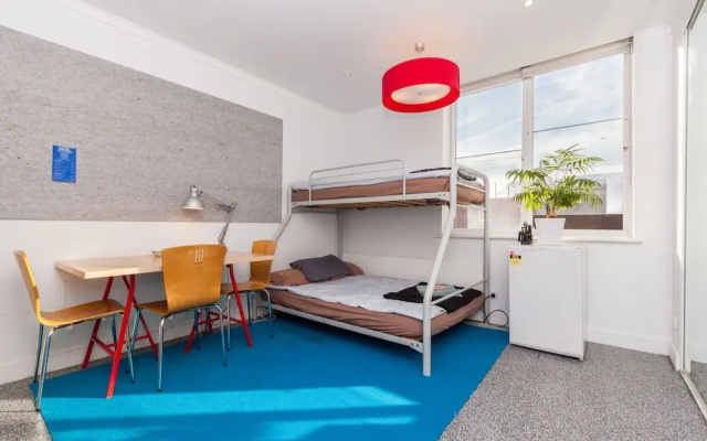 HENRIETTA, Carlton Studio Apartment